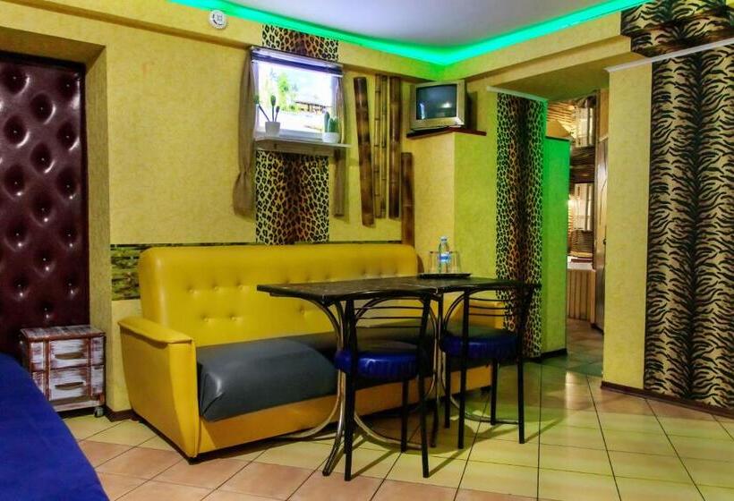 سوئیت با وان آب گرم, Mamba