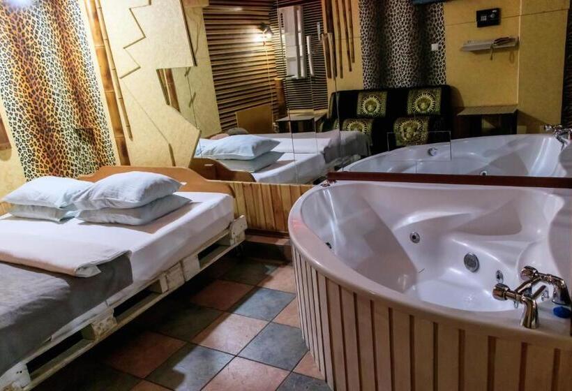 سوئیت با وان آب گرم, Mamba