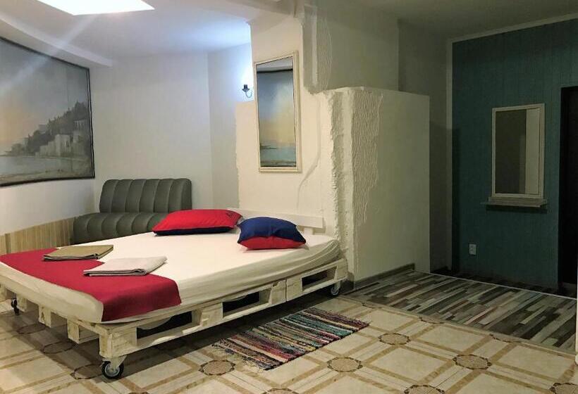 اتاق لوکس با تخت بزرگ, Mamba