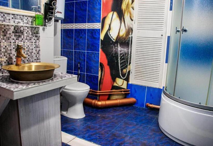 اتاق لوکس با تخت بزرگ, Mamba