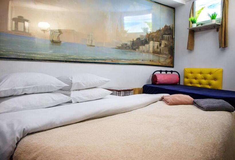 اتاق لوکس با تخت بزرگ, Mamba