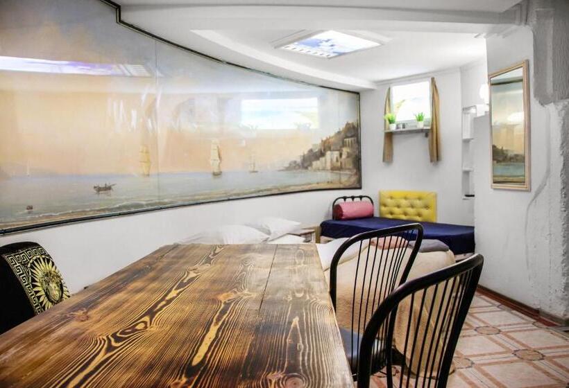 اتاق لوکس با تخت بزرگ, Mamba