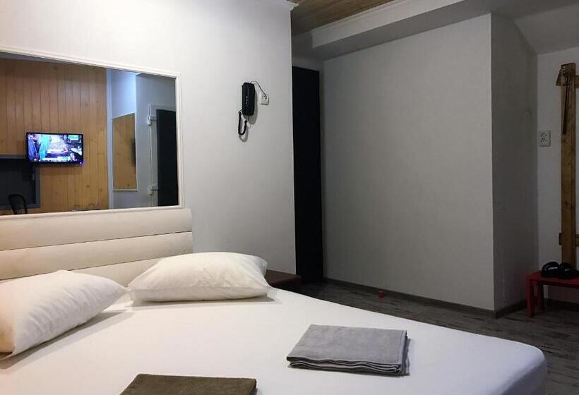 اتاق لوکس با بالکن, Mamba