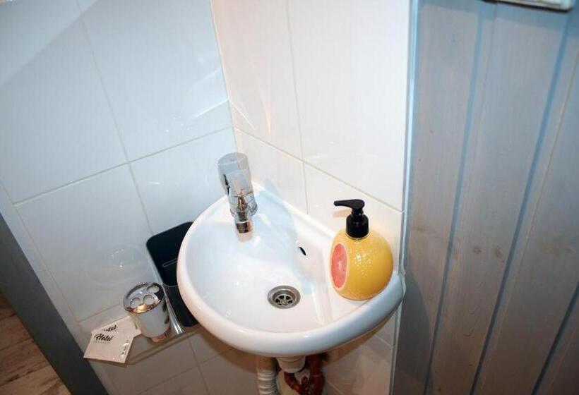 اتاق لوکس با بالکن, Mamba