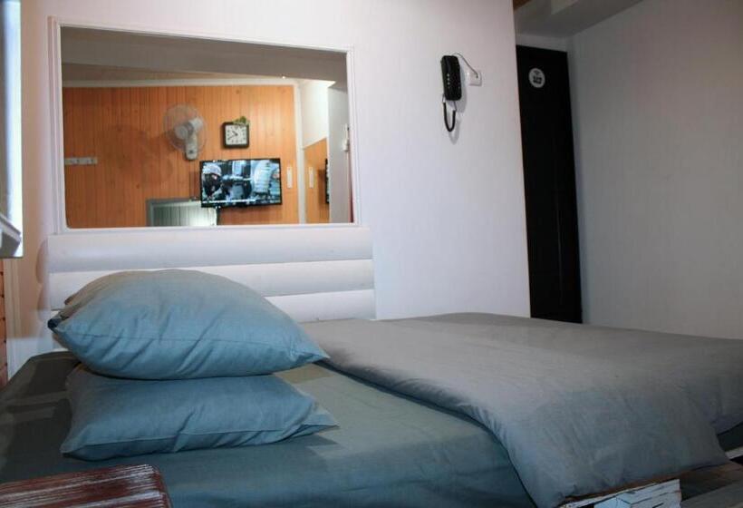 اتاق لوکس با بالکن, Mamba