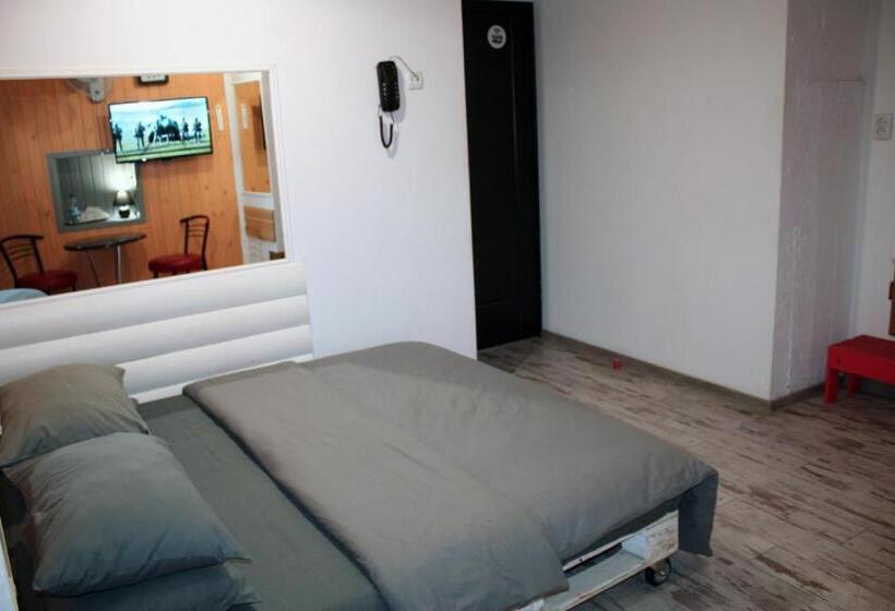 اتاق لوکس با بالکن, Mamba