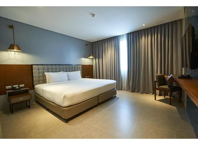 اتاق لوکس با تخت بزرگ, Summit Galleria Cebu