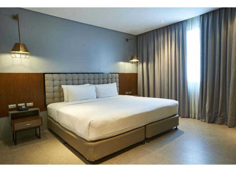 اتاق لوکس با تخت بزرگ, Summit Galleria Cebu