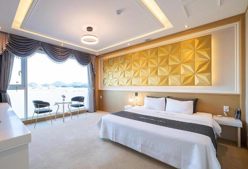 オーシャンビュースタンダードルーム, The One