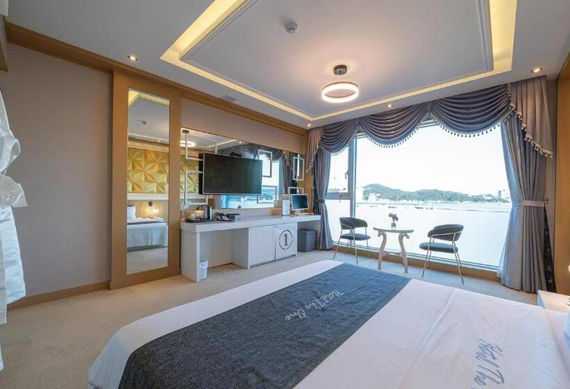 オーシャンビュースタンダードルーム, The One