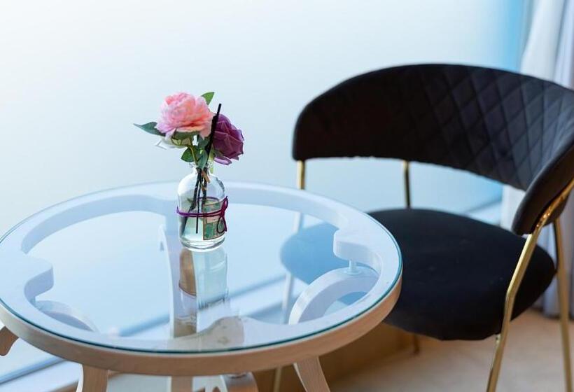 オーシャンビュースタンダードルーム, The One