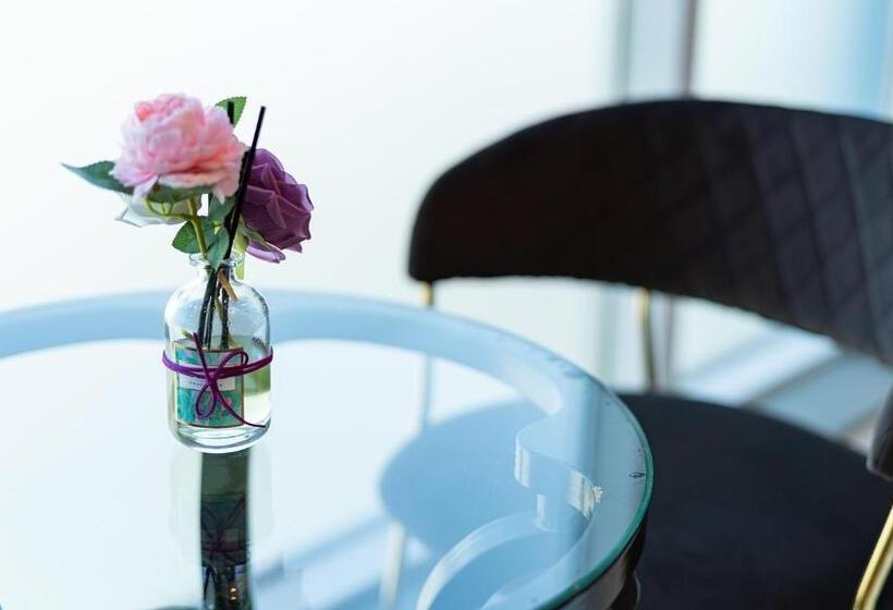 オーシャンビューファミリールーム, The One