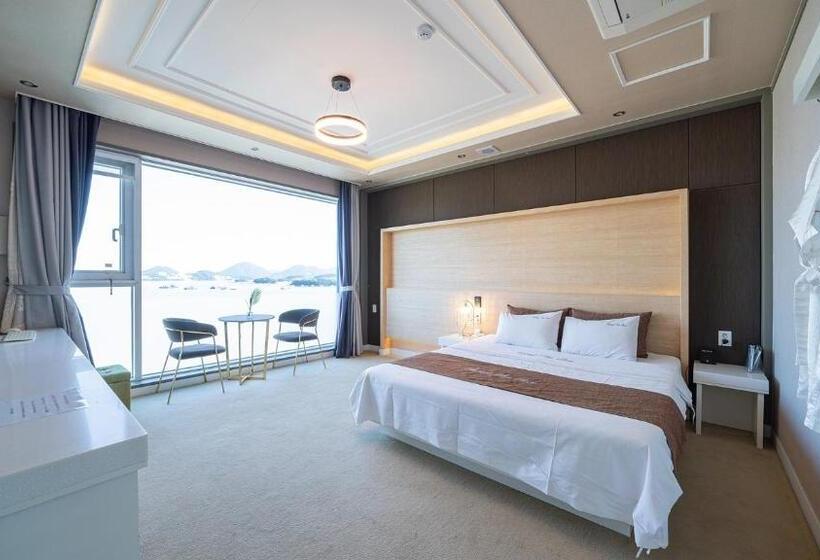 オーシャンビューのプレミアムルーム。, The One