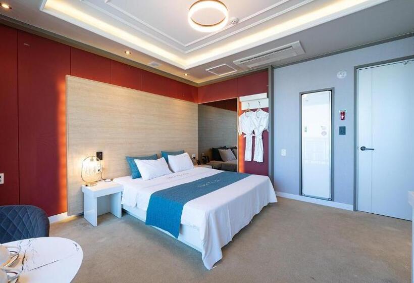 テラス付きスタンダードルーム, The One