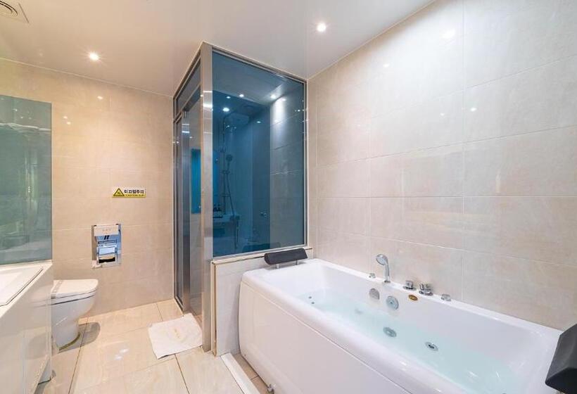 テラス付きスタンダードルーム, The One