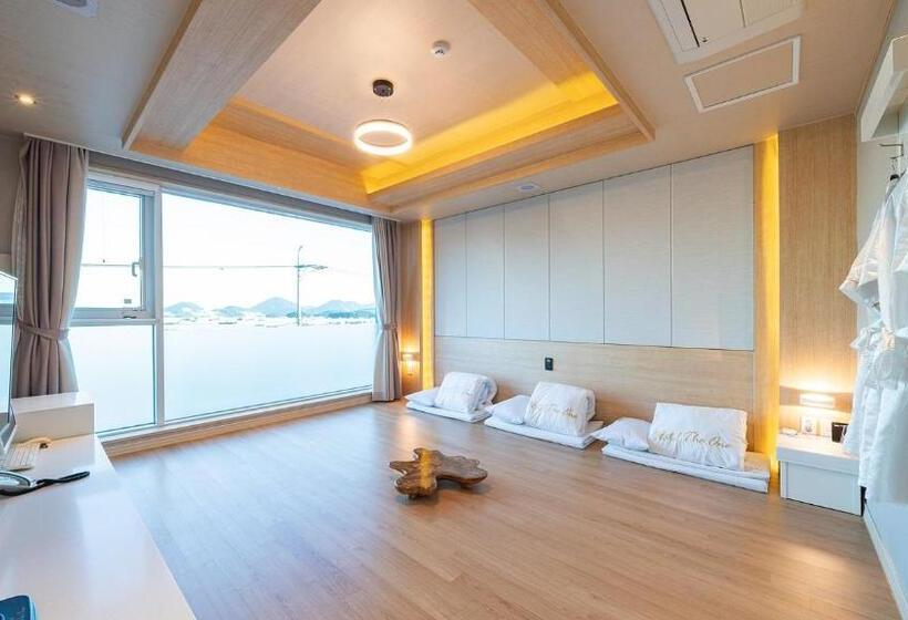 スタンダードルーム, The One