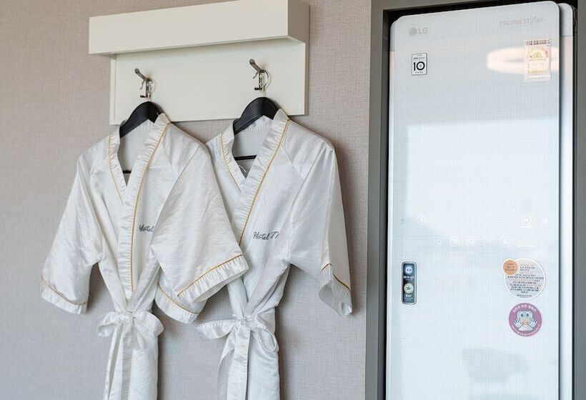 スタンダードルーム, The One