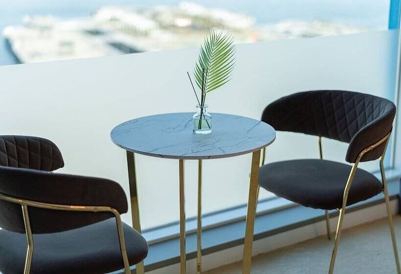 スタンダードルーム, The One