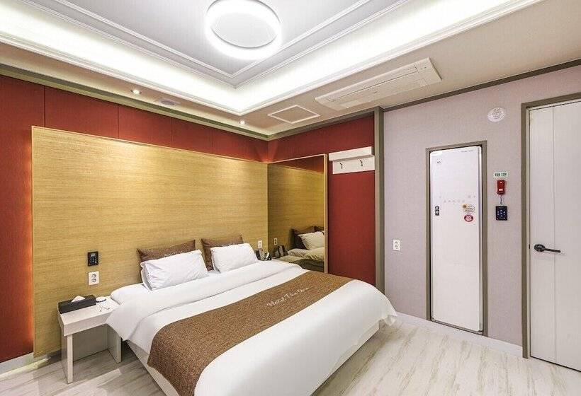 スタンダードルーム, The One