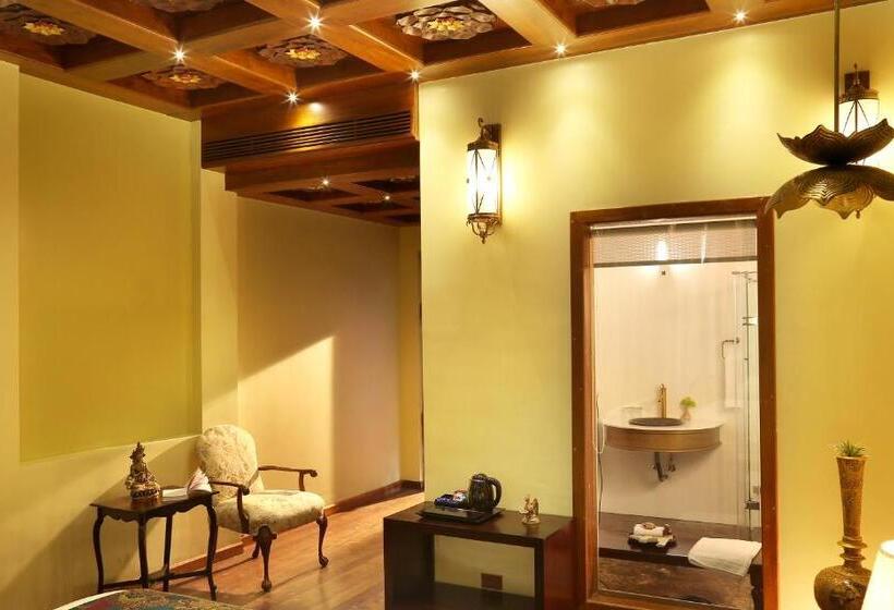 سوییت با چشمانداز دریا, Ginger House Museum