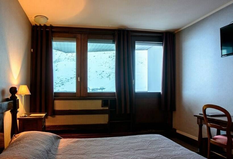 اتاق استاندارد با چشم‌انداز کوهستان, Hôtel Le Pourteilh