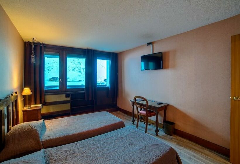 Номер Стандарт Вид на Горы, Hôtel Le Pourteilh