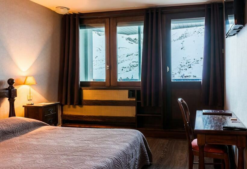 اتاق استاندارد با چشم‌انداز کوهستان, Hôtel Le Pourteilh