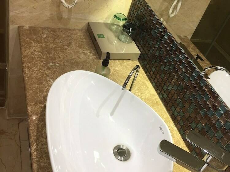 Quarto Superior, Ibis Styles Nt Shimao Plz