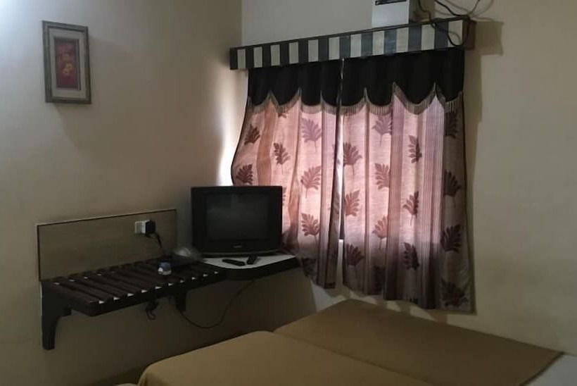 غرفة ديلوكس, Iroomz Amrutha Residency
