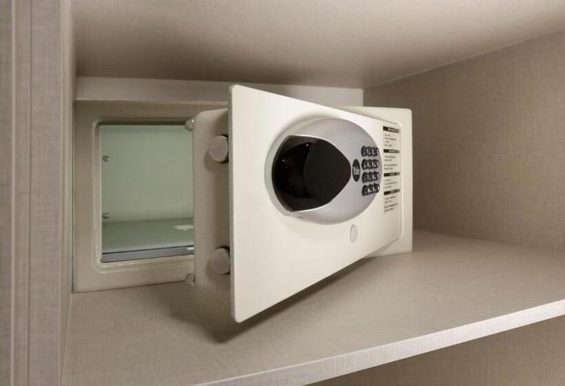 اتاق استاندارد, Life