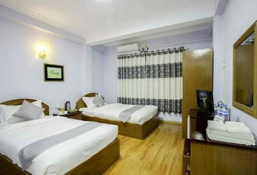 اتاق سوپریور, Thiha Bala