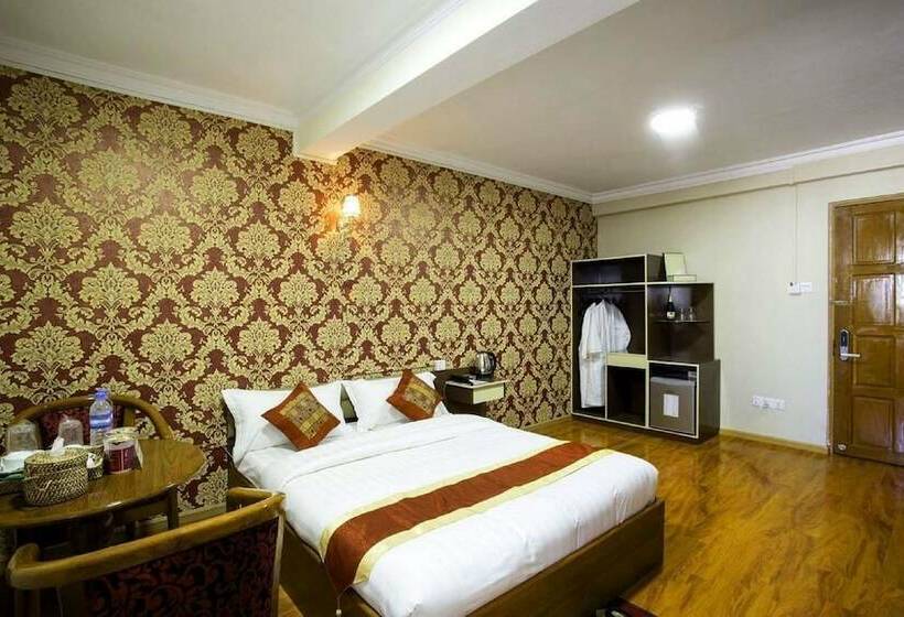 اتاق سوپریور, Thiha Bala