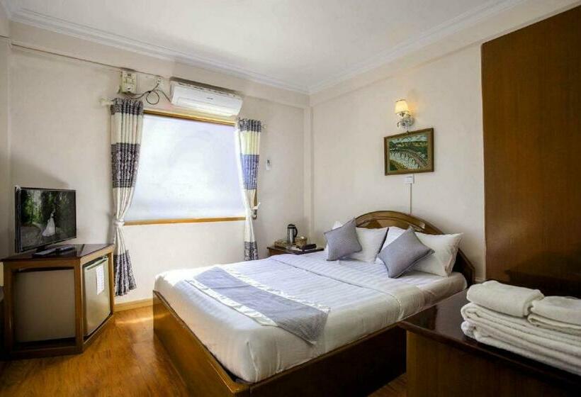 اتاق سوپریور, Thiha Bala