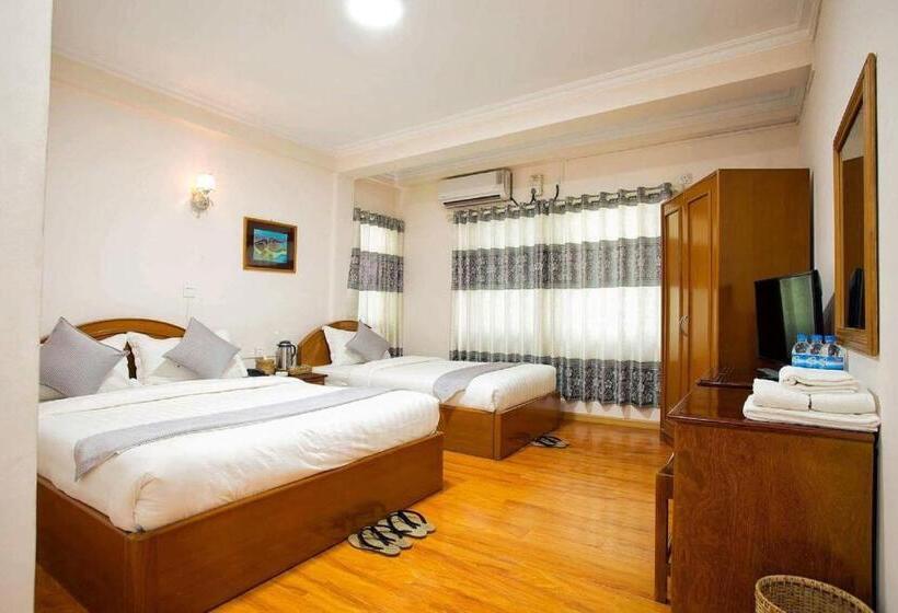 اتاق استاندارد سه نفره, Thiha Bala