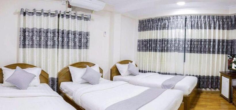 اتاق استاندارد سه نفره, Thiha Bala