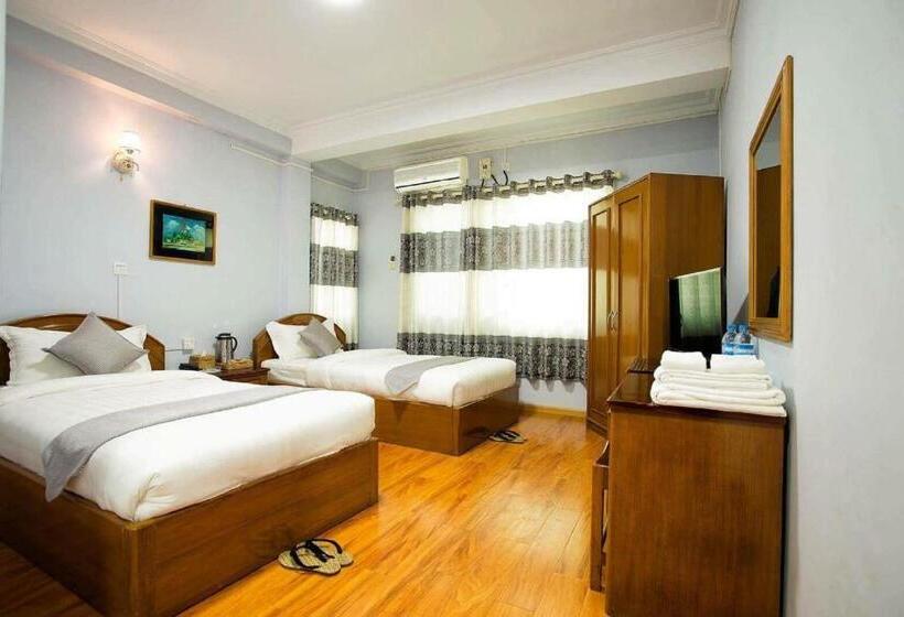 اتاق سوپریور, Thiha Bala