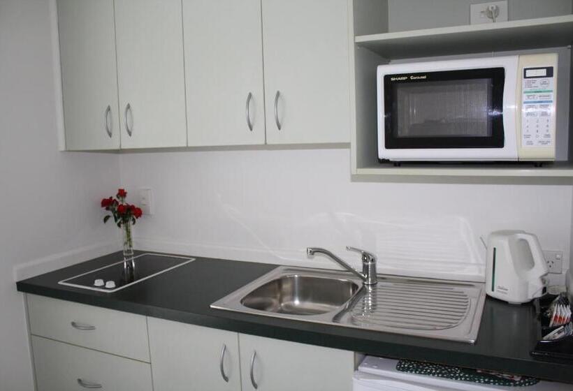 Студия Стандарт, Kerry Lane Motel