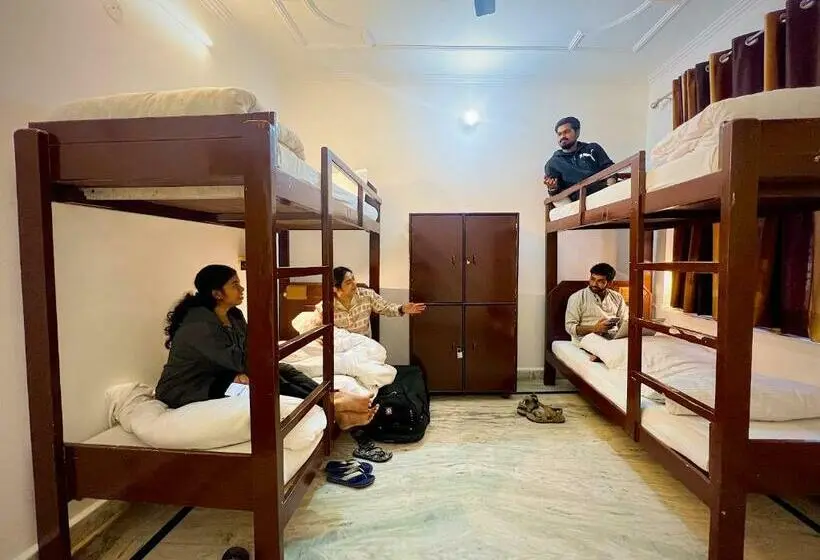 Łóżko we Wspólnym Pokoju, Live Free Hostel Rishikesh