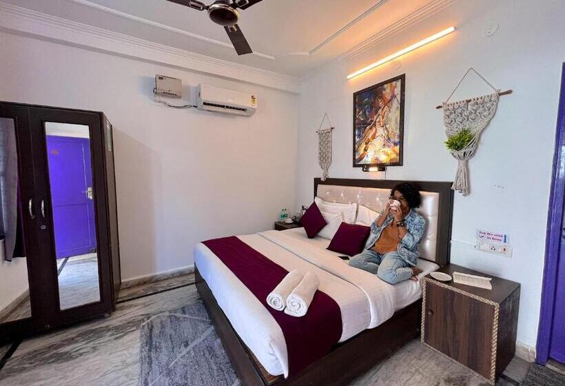 Quarto Deluxe, Live Free Hostel Rishikesh