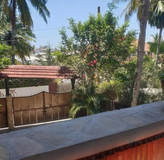 استودیوی استاندارد, Marijani Holiday Resort
