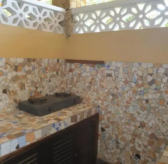 استودیوی استاندارد, Marijani Holiday Resort