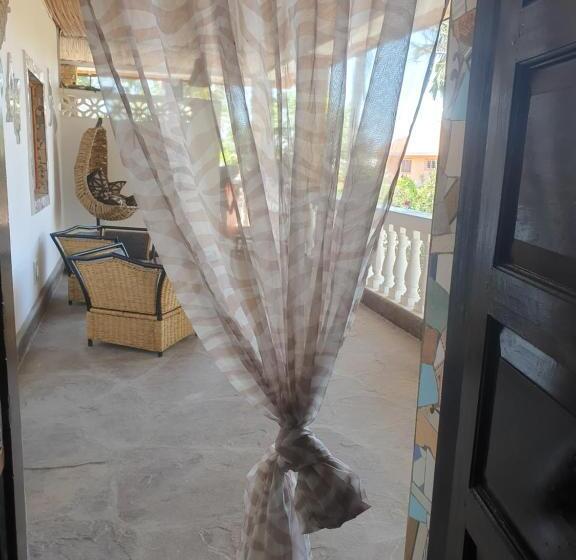 استودیوی استاندارد, Marijani Holiday Resort