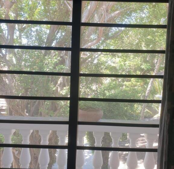 استودیوی استاندارد, Marijani Holiday Resort