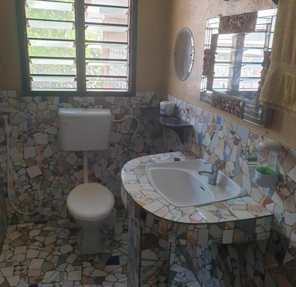 استودیوی استاندارد, Marijani Holiday Resort