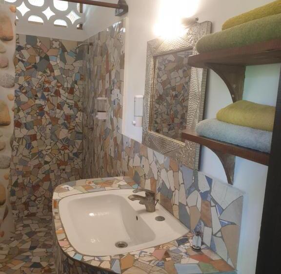 استودیوی استاندارد, Marijani Holiday Resort