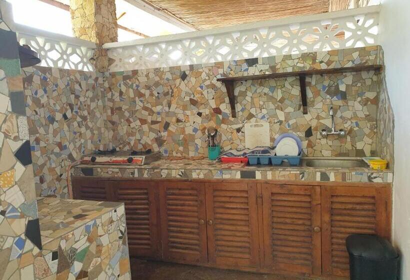 استودیوی استاندارد, Marijani Holiday Resort