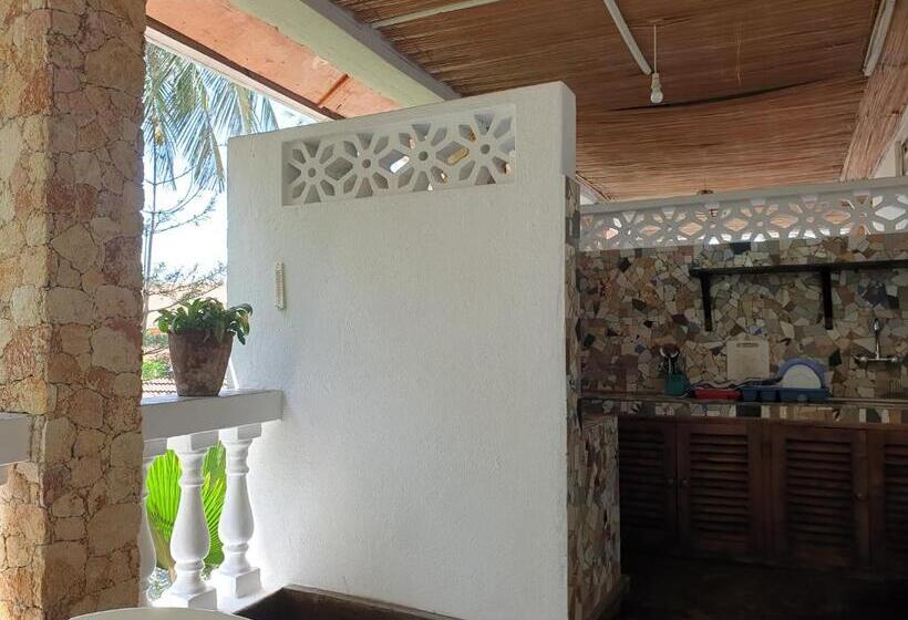 استودیوی استاندارد, Marijani Holiday Resort