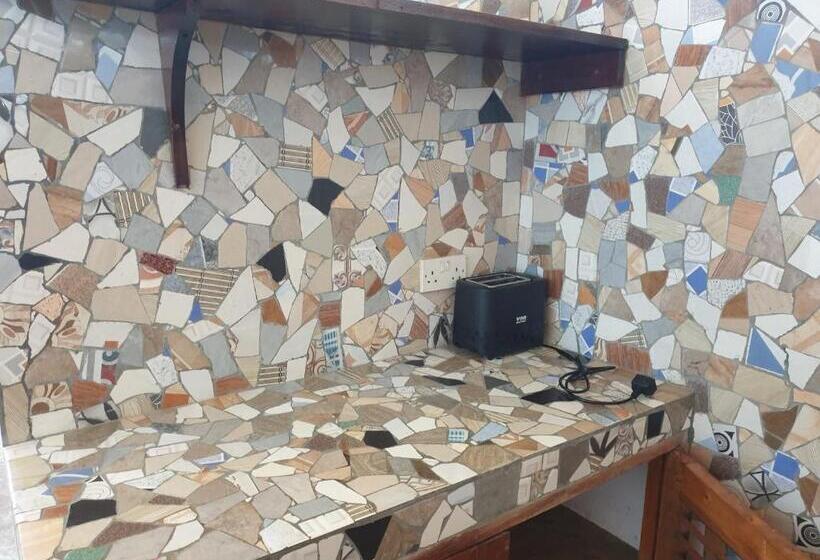 استودیوی استاندارد, Marijani Holiday Resort