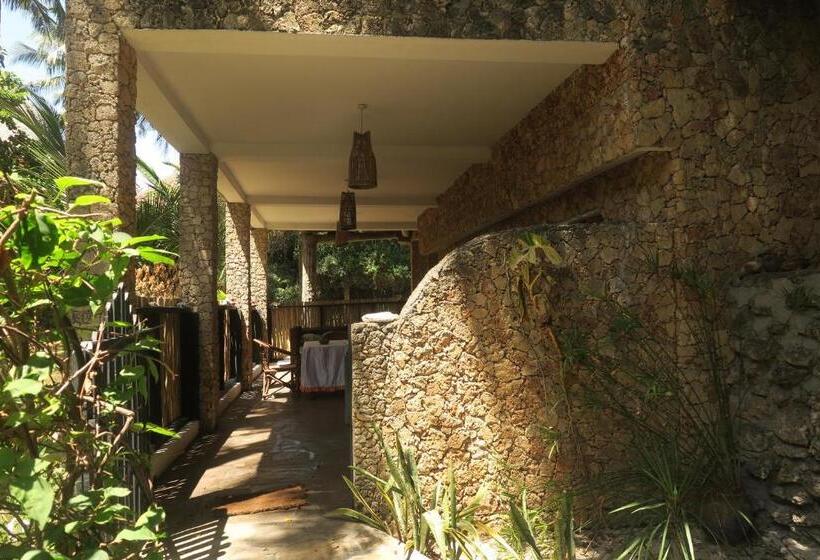 استودیوی استاندارد, Marijani Holiday Resort