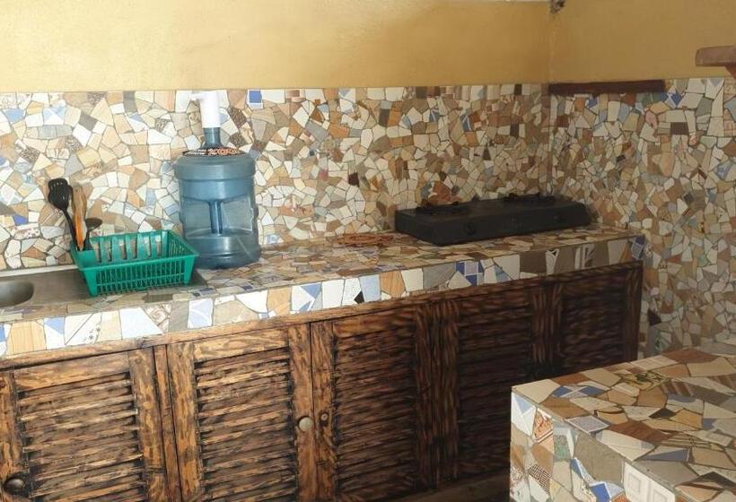 استودیوی استاندارد, Marijani Holiday Resort